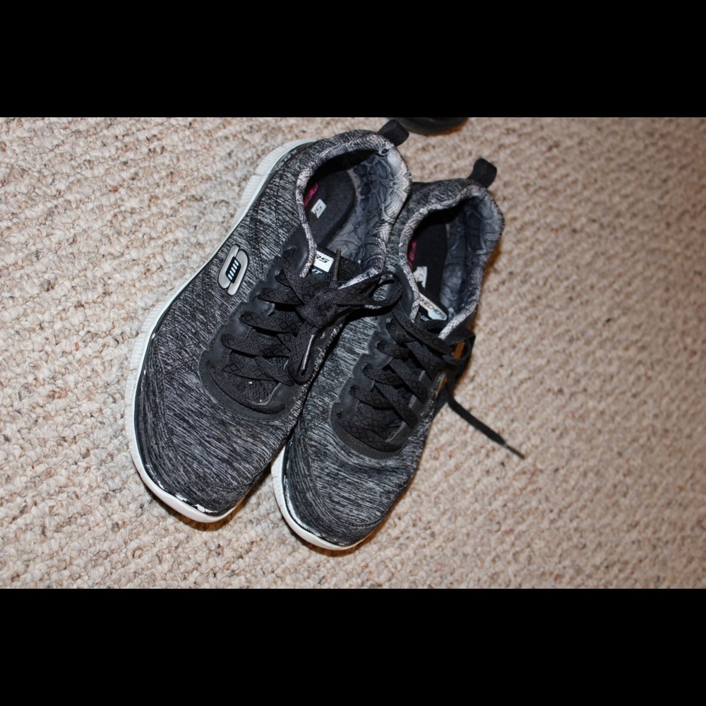 Skechers tennis shoes